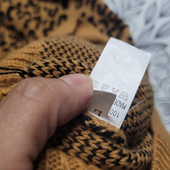 Cheetah print women’s large knit pullover sweater yellow brown - Picture 3 of 6